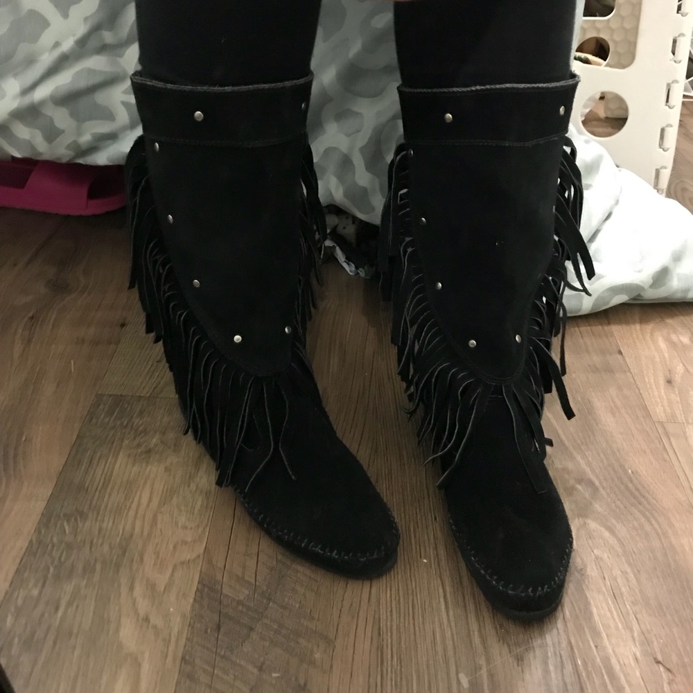 Minnetonka fringe boots - Picture 2 of 6